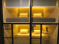 InnBox Capsule Hotel Hotel di Sumbersari