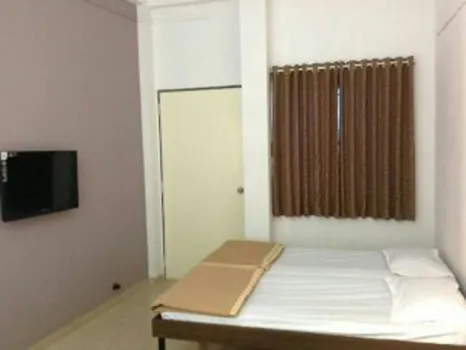 Shri Nivasini Yatri Niwas Hotels near Hotel Nilesh 2 Star