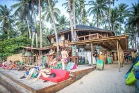 MAD Monkey Hostel Nacpan Beach Отели в г. Эль-Нидо