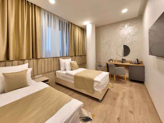 Hotel Emerald Rooms