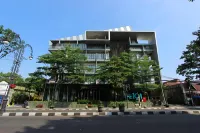 The 1O1 Bandung Dago Hotels near Masjid Jihadul Wasilah