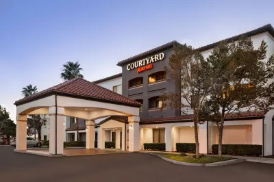 Courtyard Palmdale Hotels near Lancaster Commerce Center