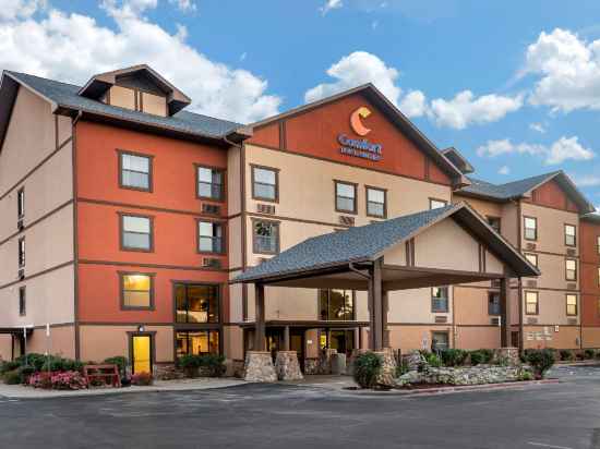 Comfort Inn & Suites Branson Meadows Hotel Exterior