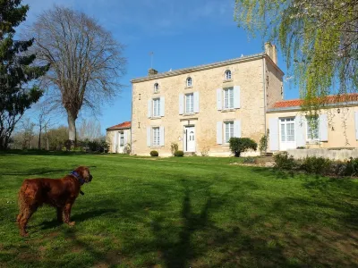 Chambres d'hôtes le Tilleul Hôtels à : La Chataigneraie