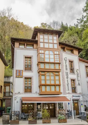 Gran Hotel Rural Cela Hotels in Tineo