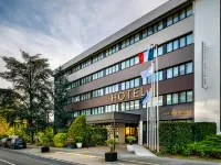 Mercure Versailles Paris Ouest Hotel berhampiran Versailles Montreuil Train Station