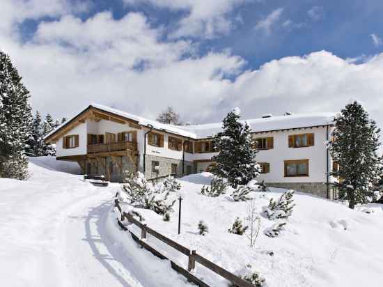 Berghotel Randolins Hotel Exterior