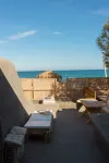 Demilmar Luxury Suites Hoteles cerca de Perissa Beach