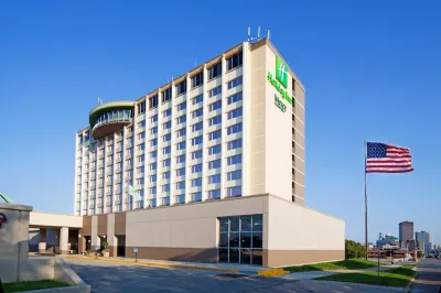 Holiday Inn des Moines Dtwn - Mercy Area Hotels near Verizon