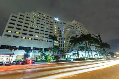 Hilton Colon Guayaquil Hoteles cerca de Plaza TÍA Bastión