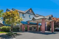 Comfort Inn & Suites Tualatin - Lake Oswego South Отели рядом с достопримечательностью «World of Speed USA»