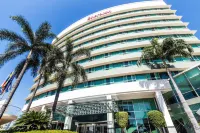 Sheraton Guayaquil Hotel Hoteles cerca de Plaza TÍA Bastión