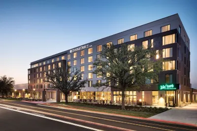 DoubleTree by Hilton Greeley at Lincoln Park Hotels in Greeley