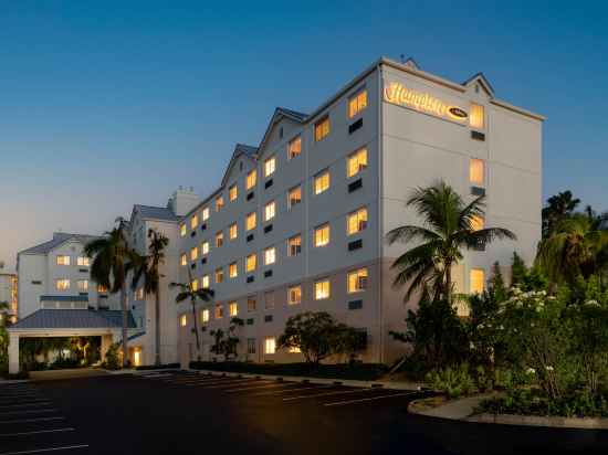 Hampton by Hilton Grand Cayman Seven Mile Beach Hotel Exterior