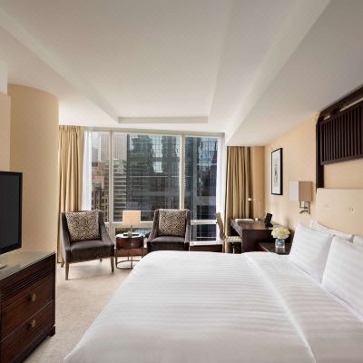 Premier King Room Non smoking Shangri-La Toronto Promo Code