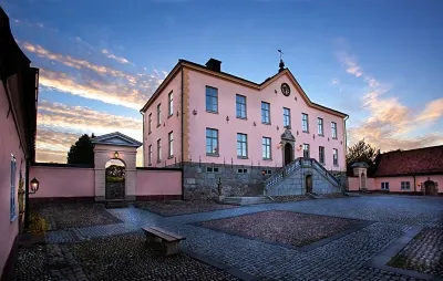 Hesselby Slott Hotels near Kallhälls Hundrastgård