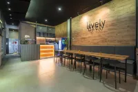 Lively Hotel City Center Surabaya Hotel dekat AGEN TELUR ASIN SURABAYA