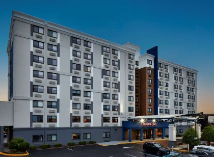 Hampton Inn by Hilton Newark Airport