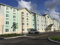 WoodSpring Suites Miami Southwest Hotel berhampiran Staples