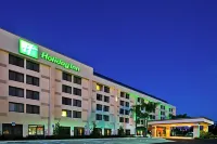 Holiday Inn PORT ST。露西 鄰近Tropical Suite Plaza的酒店