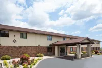 Super 8 by Wyndham Oshkosh Airport Hotels near The Morgan House-WCHAS