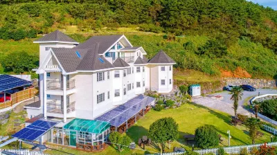 Geoje Joeunde Pension Hoteles en Geoje