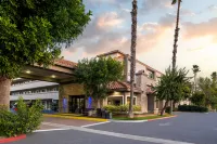 Holiday Inn Express Simi Valley Hotels near Macy's