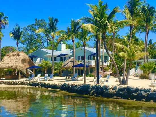 Coconut Palm Inn Hotel Exterior