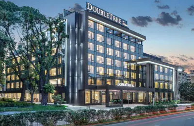 DoubleTree by Hilton Plovdiv Center Hotel berhampiran Agora