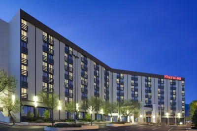 Sheraton Albuquerque Uptown Отели рядом с достопримечательностью «Casas del Rio»