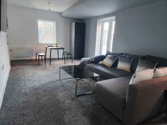 Derby City Centre Apartment with Roof Top Hot Tub Rooms