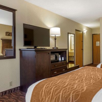 Standard Room, 2 Queen Beds, Non Smoking Comfort Inn at Thousand Hills Promo Code