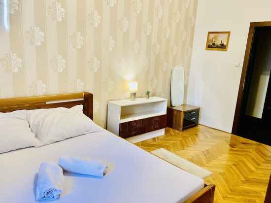 Hotel Apartment in Square Praha 2 Rooms