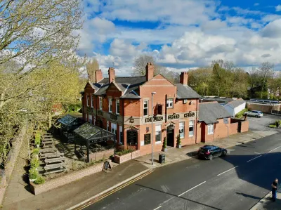 Bowling Green Hotels in Manchester