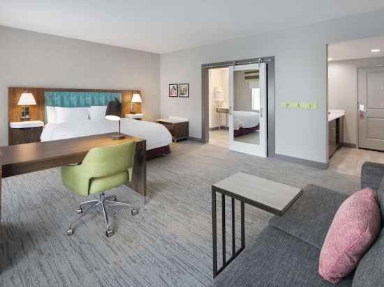 Hampton Inn & Suites d'Iberville Biloxi Rooms