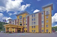 La Quinta Inn & Suites by Wyndham Elkview - Charleston NE Hotels near Walmart Supercenter