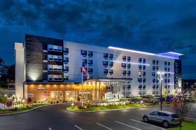 Aloft Framingham Hotels near Bunker Hill