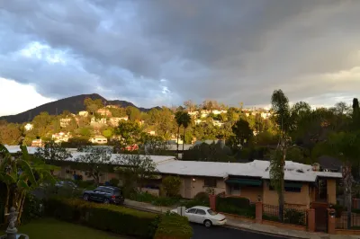 Bed and Breakfast in Hollywood Hills