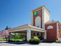 Holiday Inn Express & Suites Milford Hotels in Milford