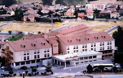 Hotel Puerta de Segovia Hoteles cerca de Alcázar de Segovia