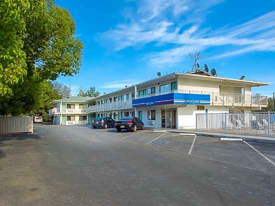 Motel 6 Red Bluff, CA Hotel Exterior