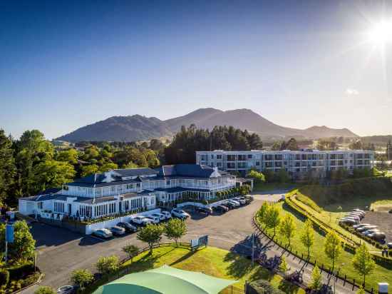 Hilton Lake Taupo Hotel Exterior