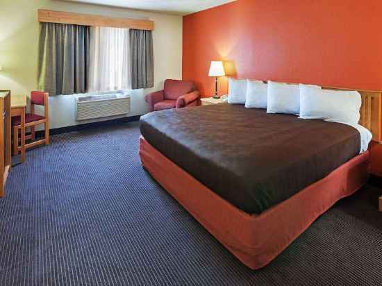 AmericInn by Wyndham Sturgeon Bay Rooms