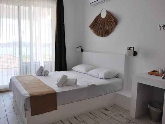 Masmavi Cunda Rooms