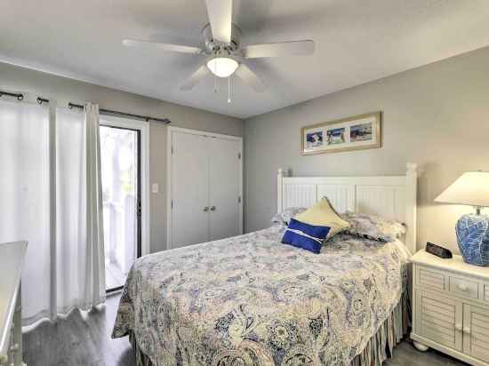 Emerald Isle Condo w/ Indoor Pool & Beach Access! Rooms