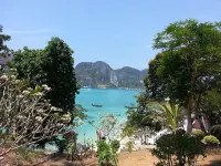 Bayview Resort Phi Phi Hotels near Center Point Dorm Room