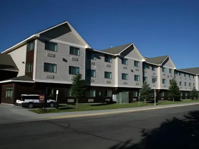 Yellowstone Lodge Hotels near Museum of the Yellowstone