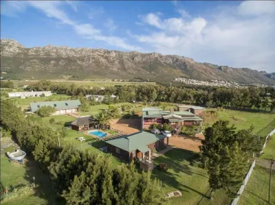 Kingfisher Hollow Self Catering Guest House. Hotels in Grabouw