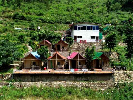 Hills of Adventure Hotel Exterior