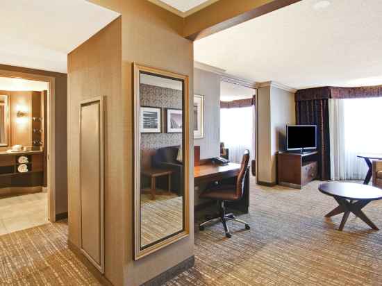 DoubleTree by Hilton West Edmonton Rooms